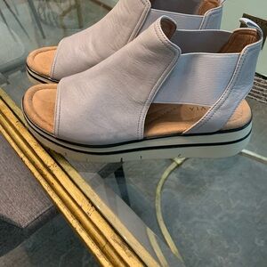 Women's Salvia Open-Toe Slingback Italian leather Sandals in Light gray.